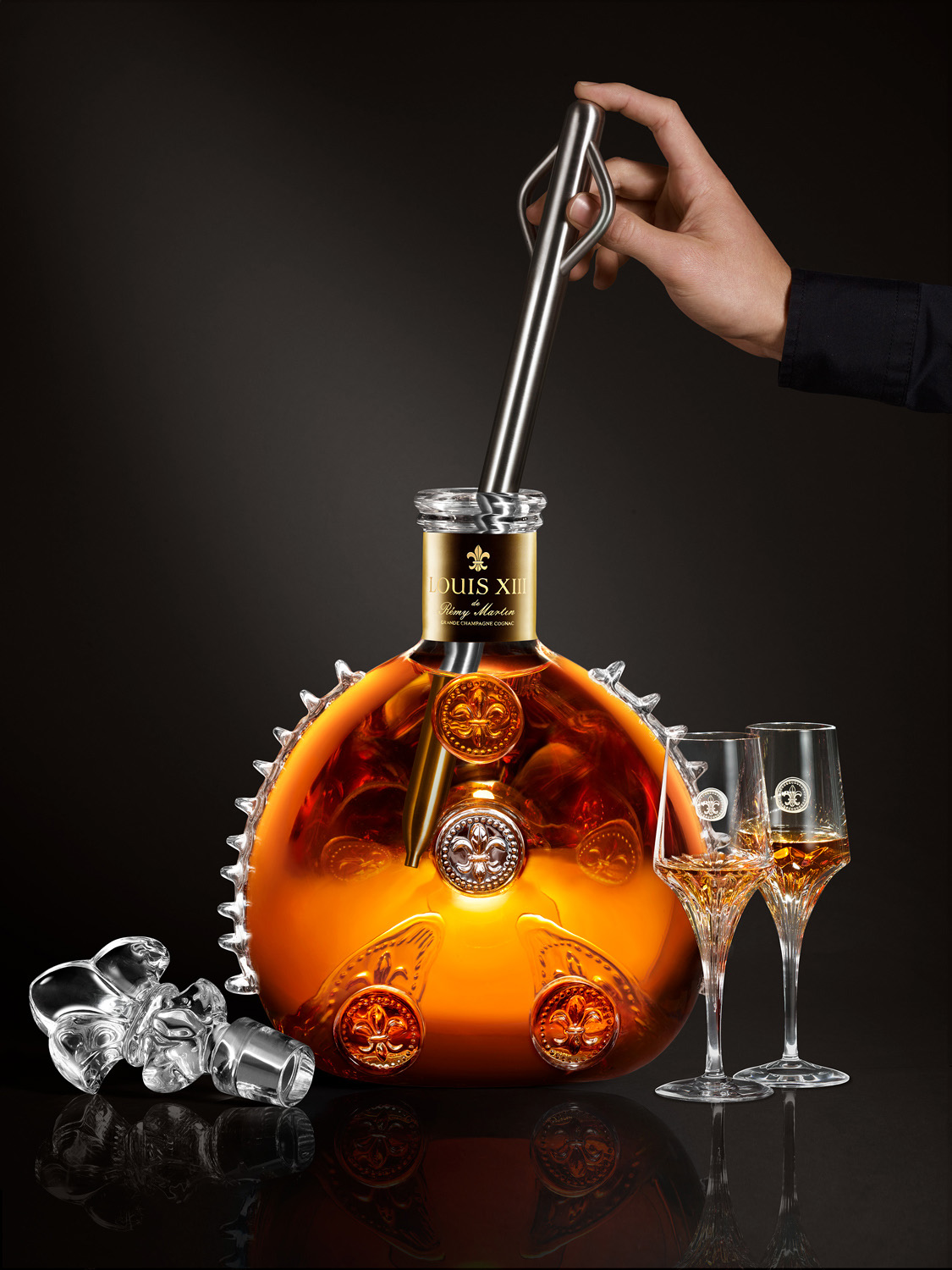 pipette de somolier dans une carafe Louis XIII